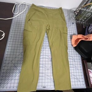 Athleta Highland hybrid cargo Light Green Pants